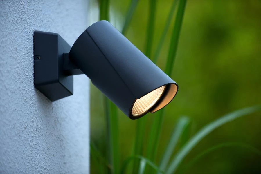 Lucide MANAL - Wandstrahler / Wandleuchte Innen/Außen - LED - 1x13W 3000K - IP65 - Anthrazit - Atmosphäre 1